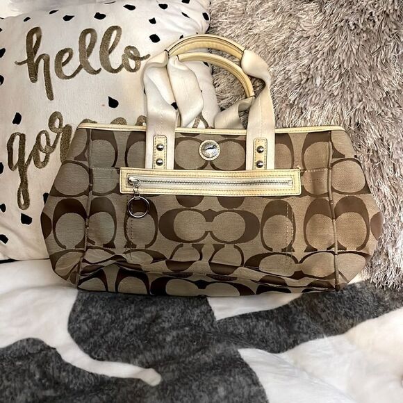 Coach Daisy Signature canvas tote  Purse - Picture 1 of 10